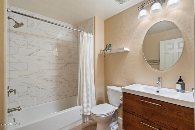 19700 N 76th St Unit 2089, Scottsdale, AZ 85255 - full bath featuring a textured wall, shower / bath combination with curtain, vanity, and toilet