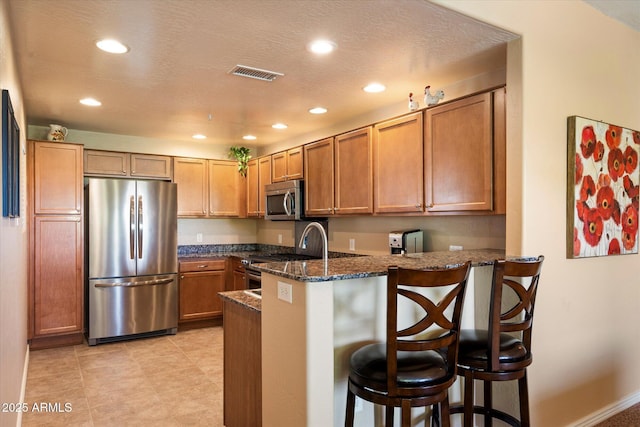 19700 N 76th St Unit 2089, Scottsdale, AZ 85255 - kitchen with stainless steel appliances, a peninsula, visible vents, and recessed lighting