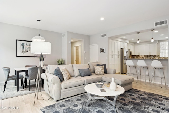 17850 N 68th St Unit 2138, Phoenix, AZ 85054 - living room with light wood-style floors, recessed lighting, and baseboards