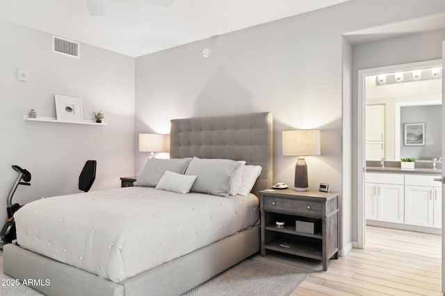 17850 N 68th St Unit 2138, Phoenix, AZ 85054 - bedroom featuring light wood-style floors and connected bathroom