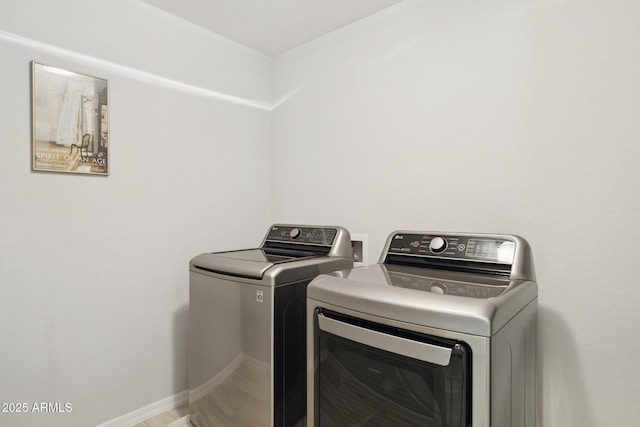 17850 N 68th St Unit 2138, Phoenix, AZ 85054 - washroom featuring washer and clothes dryer and baseboards