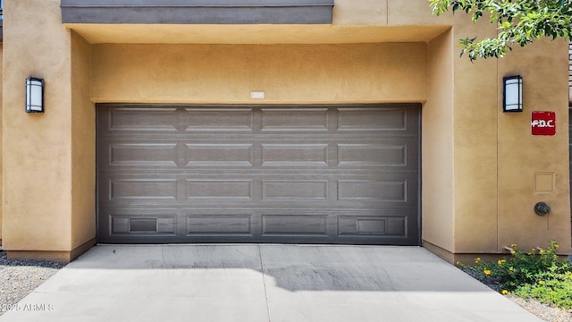 17850 N 68th St Unit 2138, Phoenix, AZ 85054 - garage featuring driveway