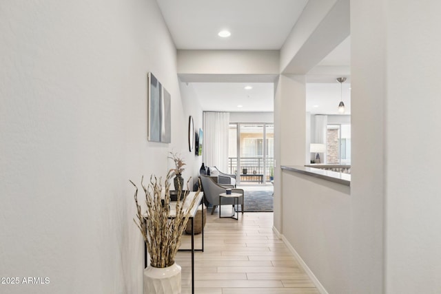 17850 N 68th St Unit 2138, Phoenix, AZ 85054 - hall featuring light wood finished floors, recessed lighting, and baseboards