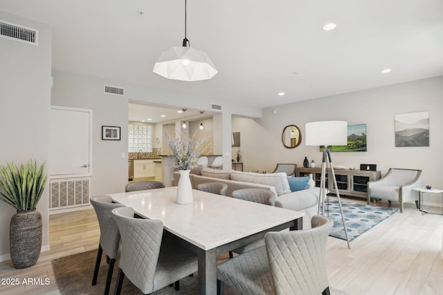 17850 N 68th St Unit 2138, Phoenix, AZ 85054 - dining space featuring recessed lighting, light wood-type flooring, and baseboards