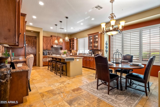 dining room featuring recessed lighting, visible vents, and an inviting chandelier