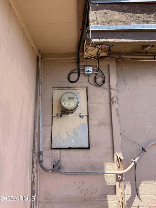 2030 N 21st Pl, Phoenix, AZ 85006 - exterior view of electric meter