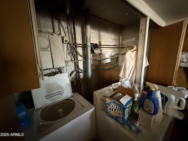 2030 N 21st Pl, Phoenix, AZ 85006 - washroom featuring washer / clothes dryer