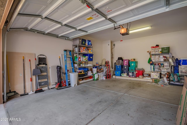4043 E Carla Vista Dr, Gilbert, AZ 85295 - garage featuring a garage door opener