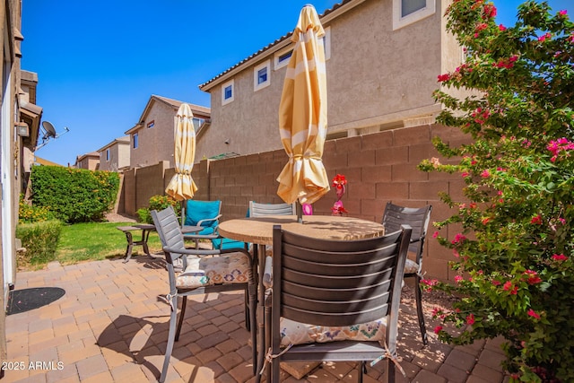 4043 E Carla Vista Dr, Gilbert, AZ 85295 - view of patio / terrace with fence and outdoor dining area