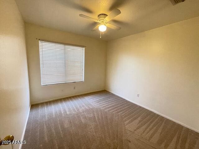 carpeted empty room featuring ceiling fan