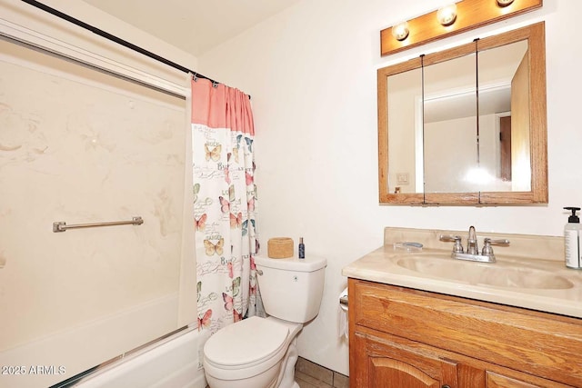 2619 W Lamar Rd, Phoenix, AZ 85017 - full bath featuring toilet, vanity, and shower / bath combo with shower curtain