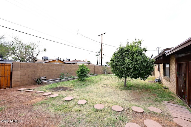 2619 W Lamar Rd, Phoenix, AZ 85017 - view of yard featuring a fenced backyard and a garden