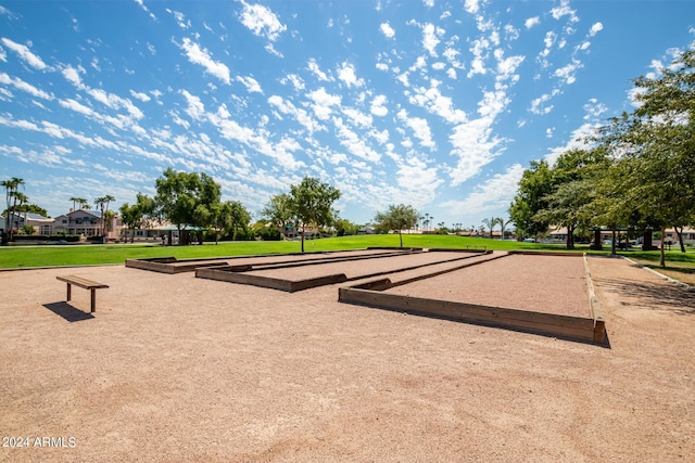 view of home's community featuring a yard