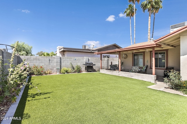 view of yard featuring a patio