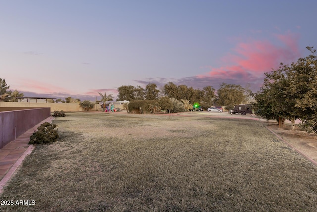 view of yard at dusk