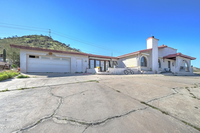 view of front of property featuring a garage