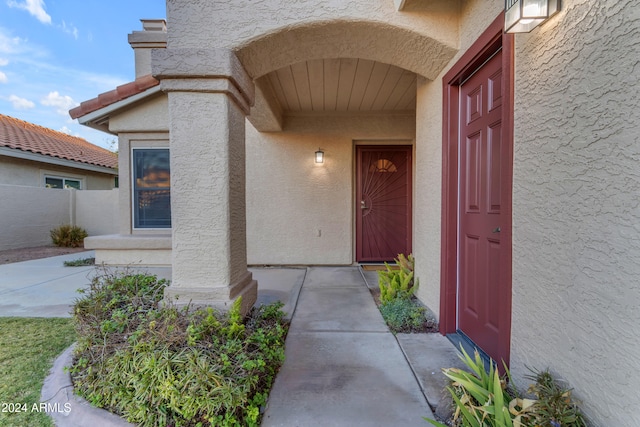 property entrance featuring a porch