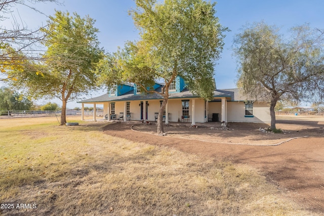 country-style home with central AC and a front yard