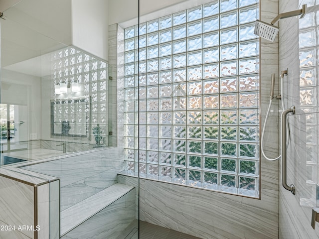 bathroom featuring tiled shower