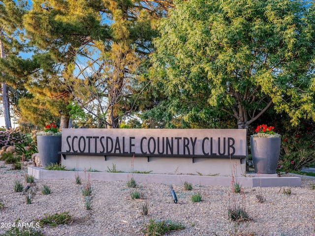 view of community / neighborhood sign