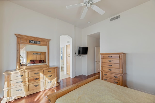 bedroom with light wood-type flooring, ensuite bath, and ceiling fan