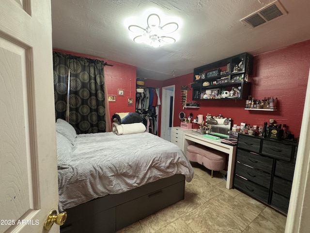 bedroom featuring a textured ceiling and a closet