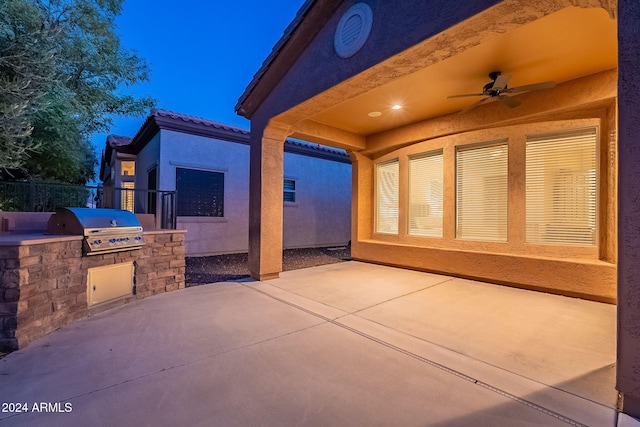 view of patio / terrace featuring an outdoor kitchen, area for grilling, and ceiling fan