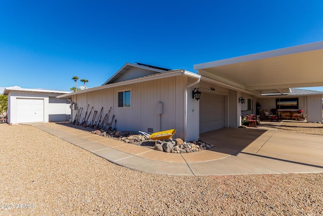 view of front facade featuring a garage