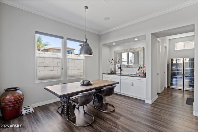 1555 E Ocotillo Rd Unit 16, Phoenix, AZ 85014 - dining room with ornamental molding, baseboards, dark wood-style floors, bar, and beverage cooler