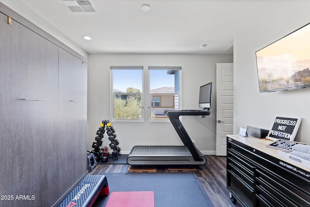 1555 E Ocotillo Rd Unit 16, Phoenix, AZ 85014 - exercise room with dark wood-style flooring, baseboards, and recessed lighting