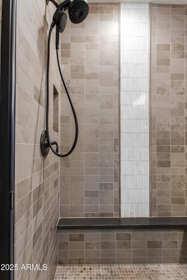 3285 Maverick Dr, Wickenburg, AZ 85390 - bathroom featuring tiled shower