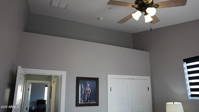 room details featuring ceiling fan