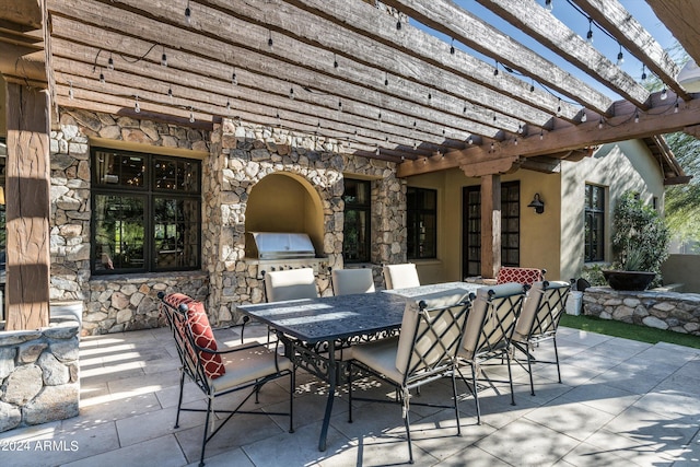 view of patio featuring a pergola, an outdoor kitchen, outdoor dining space, and grilling area
