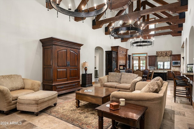 living room with a high ceiling and an inviting chandelier