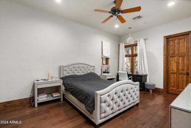 bedroom featuring a ceiling fan, visible vents, dark wood-style flooring, baseboards, and recessed lighting
