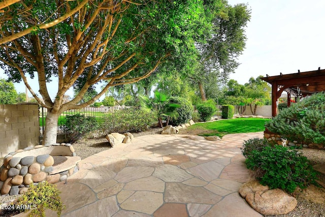 view of patio featuring a pergola