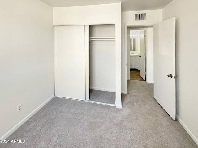 unfurnished bedroom featuring carpet flooring, baseboards, and visible vents