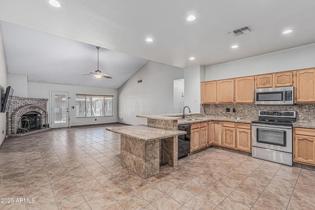 4207 W Soft Wind Dr, Glendale, AZ 85310 - kitchen with stainless steel appliances, backsplash, ceiling fan, a peninsula, and recessed lighting