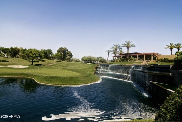 view of home's community featuring golf course view and a lawn