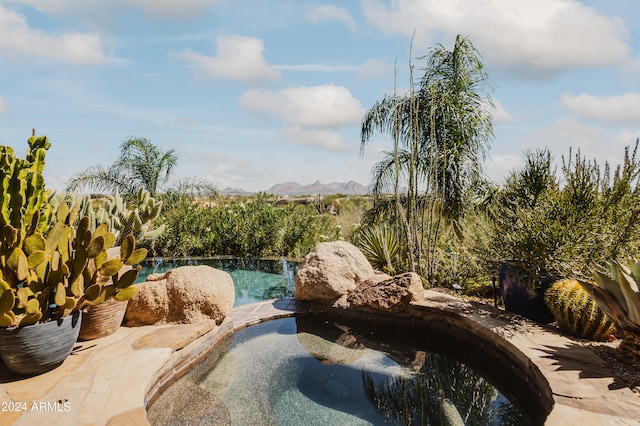 view of swimming pool featuring a mountain view and a jacuzzi