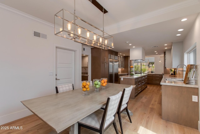 2737 E Arizona Biltmore Cir Unit 8, Phoenix, AZ 85016 - dining space featuring crown molding, light wood-style floors, and recessed lighting