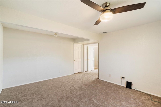 carpeted empty room featuring ceiling fan