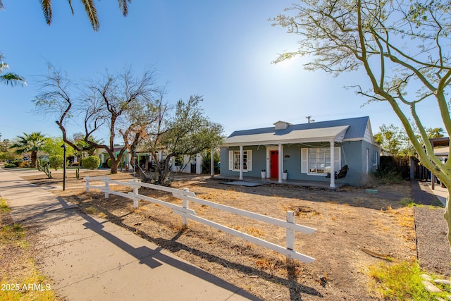 view of front of property featuring a fenced front yard, a porch, and stucco siding