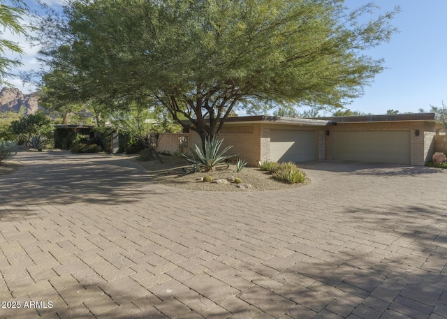 view of front facade featuring a garage