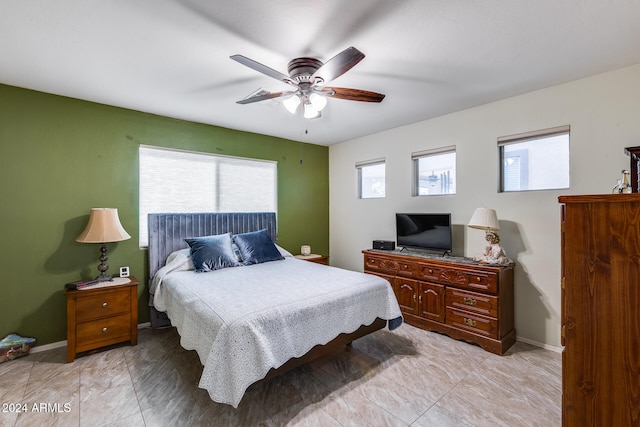 bedroom with ceiling fan