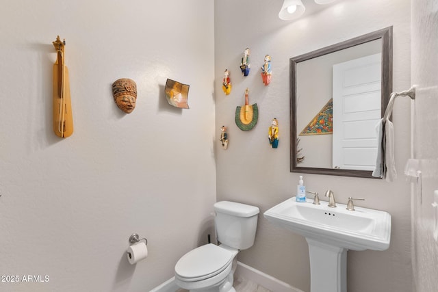 6948 E Quill St, Mesa, AZ 85207 - bathroom featuring toilet and baseboards
