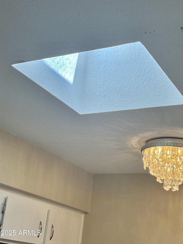 details featuring an inviting chandelier