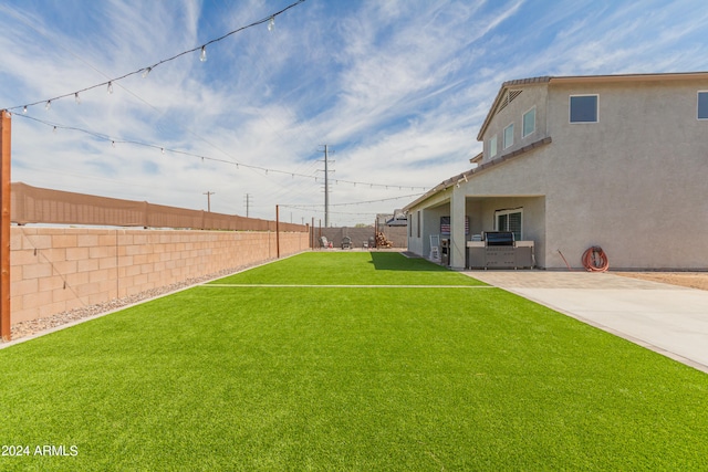 view of yard with a patio area