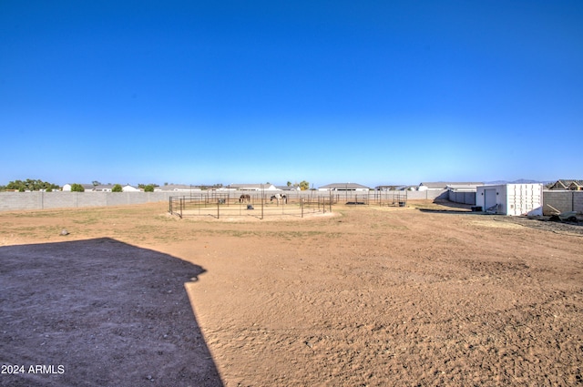 view of yard featuring a rural view