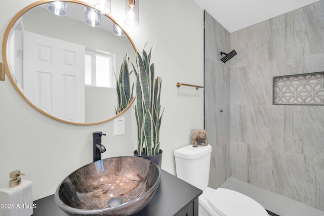 5236 S 19th Ave, Phoenix, AZ 85041 - full bath with tiled shower, toilet, and vanity